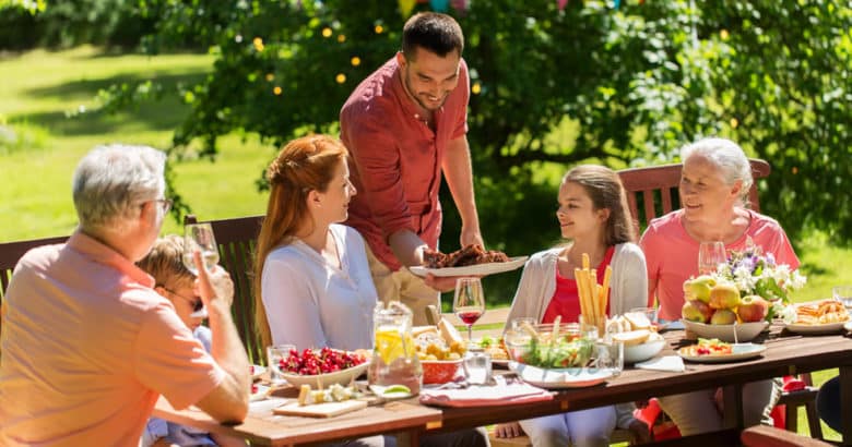 Encontro entre família e amigos