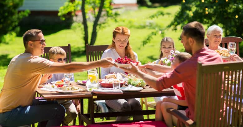 Encontro entre família e amigos