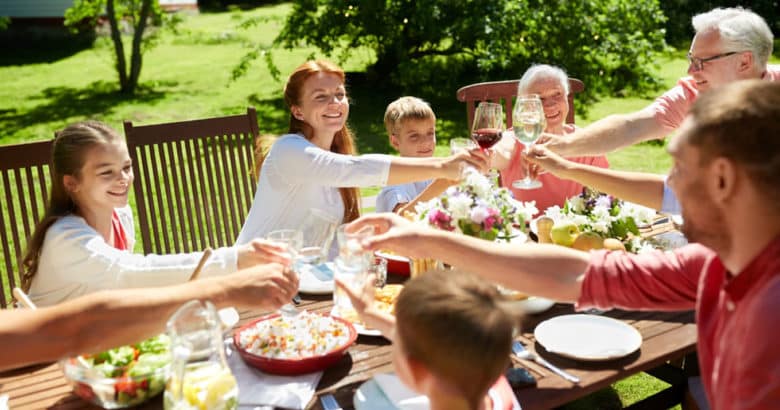 Encontro entre família e amigos