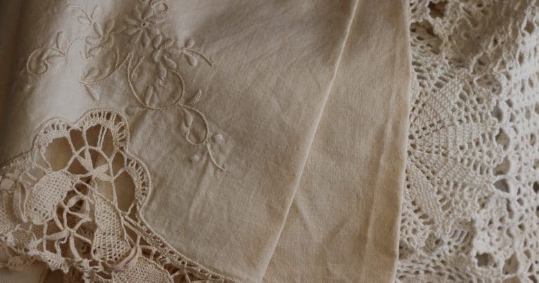 decoração campestre | Rendas, Roupa, Vintage, Design, Bordado, Tecido, Bege